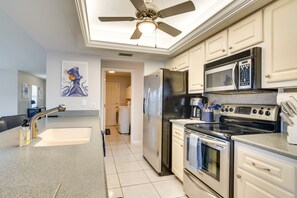 Refrigerador, microondas, parrilla de estufa y lavavajillas 