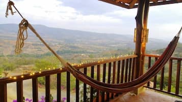Luxury Suite, Balcony, Mountain View | 2 bedrooms, free WiFi, bed sheets