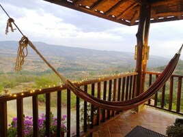 Suite de lujo, balcón, vistas a la montaña | Wifi gratis y ropa de cama