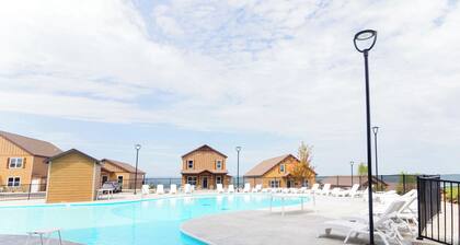 5-bedroom lodge on Table Rock! Game room w/ arcade & shuffleboard, lazy river!