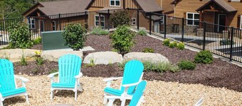 5-bedroom lodge on Table Rock! Game room w/ arcade & shuffleboard, lazy river!