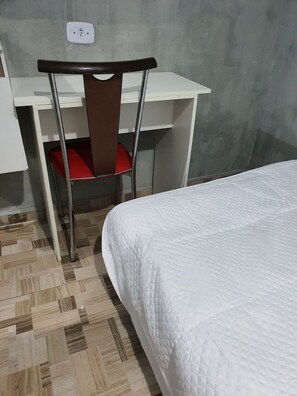 Traditional Studio | Free WiFi, bed sheets - KITNET PRACINHA (Pracinha)