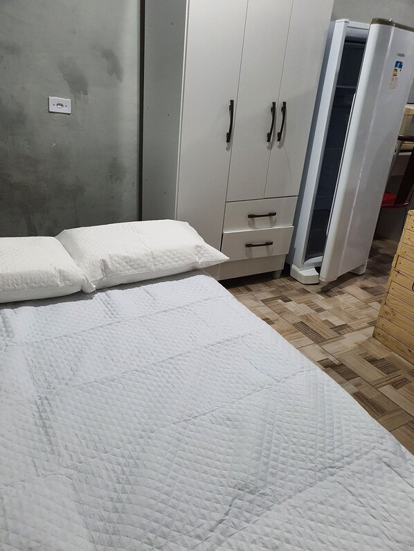 Traditional Studio | Free WiFi, bed sheets