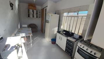 Estúdio | Cozinha privada | Geladeira, micro-ondas, talheres/pratos/utensílios de cozinha