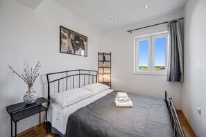 2 bedrooms, iron/ironing board, WiFi, bed sheets - Two bedroom apartment with Terrace (Šibenik)