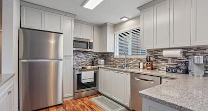 Cozy Single Level Boise Home- dogs welcome!