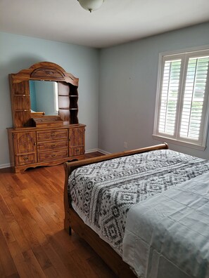 2 bedrooms, WiFi, bed sheets - Peaceful creek side getaway nestled in the Blue Ridge Mountains  (Independence)