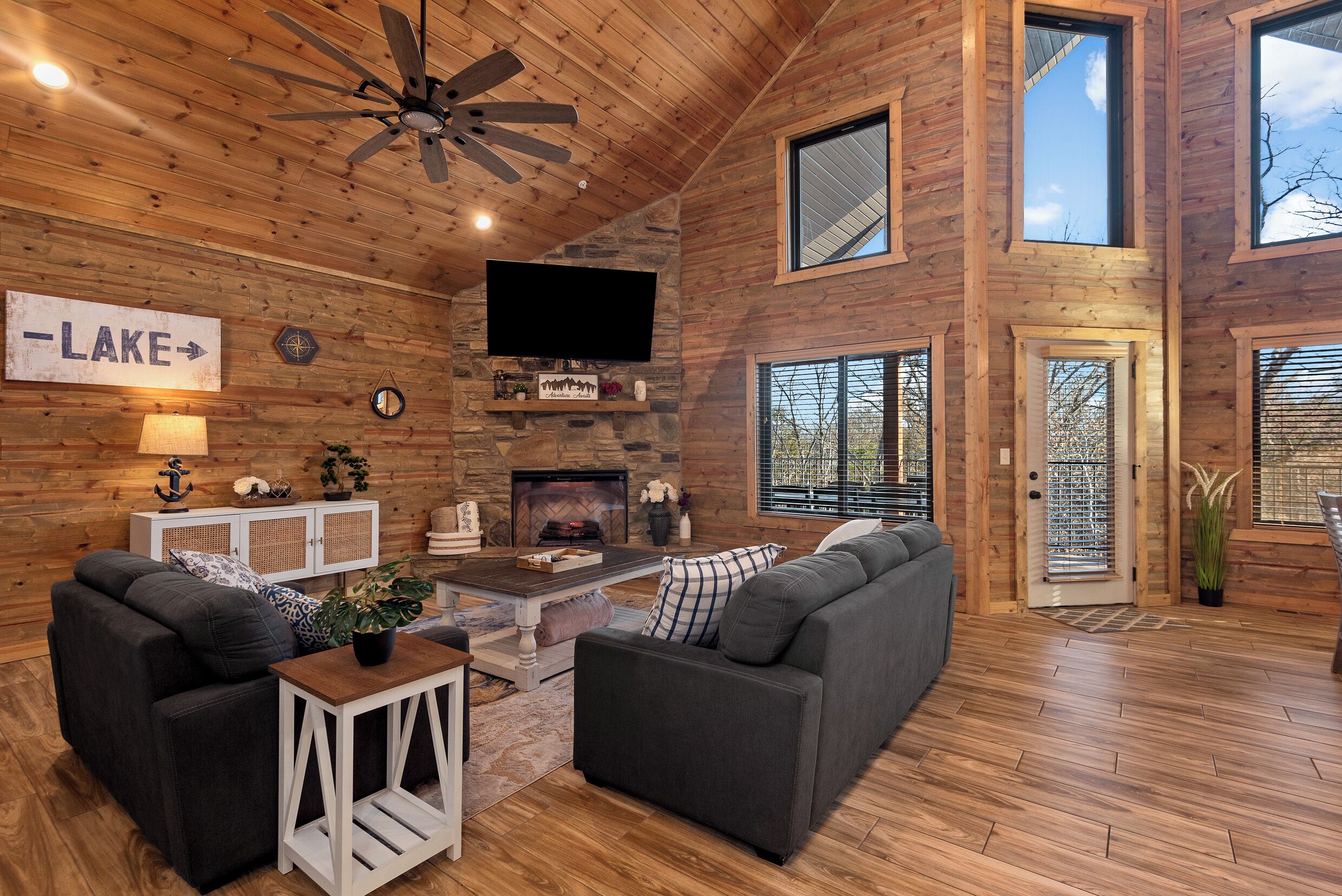 Smart TV, fireplace, ping pong