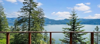 Luxury Waterfront Cabin on Lake Pend Oreille with Game Room - Fully Remodeled!
