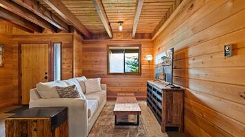 Smart-TV, Kamin, Videospiele, Tischfußball