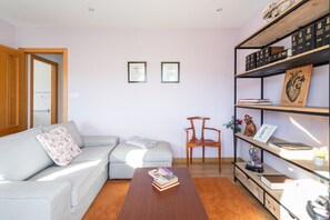 Superior Cottage | Living area - A Casa de Valenza (Coristanco)