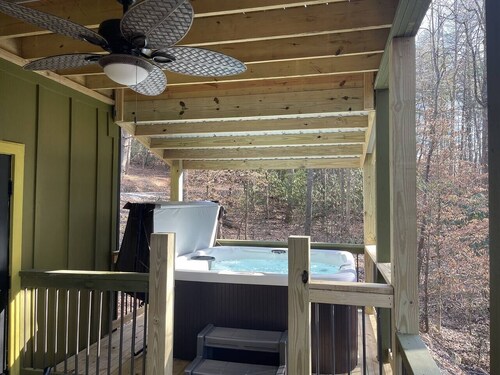 Hot Tub~7 Miles to Airport~EV Charger~Sleeps 20