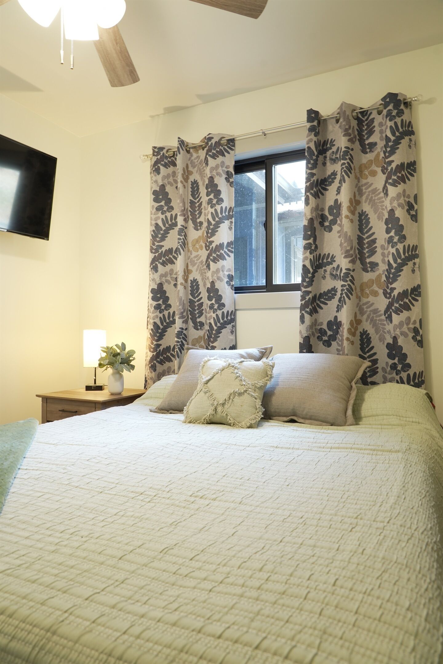 7 habitaciones, tabla de planchar con plancha, wifi y ropa de cama 