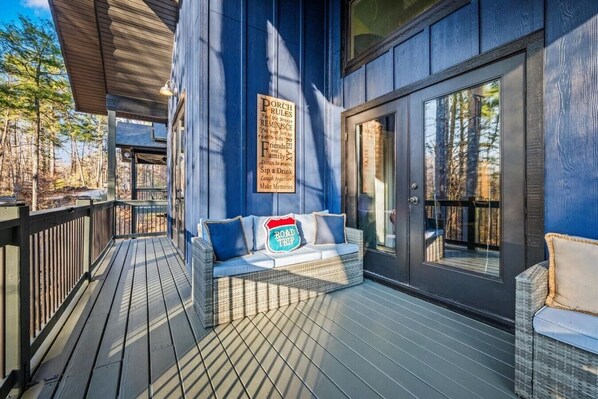 Terrace/patio - Spacious Villa for 20: Hot Tub & Game Room (Mills River)