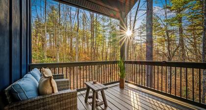 Spacious Villa for 20: Hot Tub & Game Room