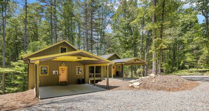 Hot Tub~7 Miles to Airport~EV Charger~Sleeps 20