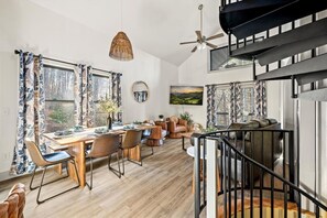 Interior - Spacious Villa for 20: Hot Tub & Game Room (Mills River)
