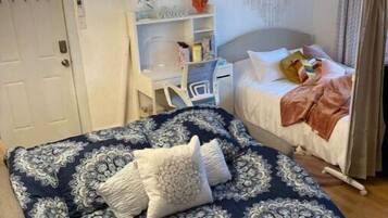 1 bedroom, desk, iron/ironing board, free WiFi
