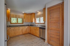 Oven, stovetop, dishwasher