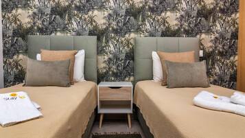 5 bedrooms, iron/ironing board, internet, bed sheets