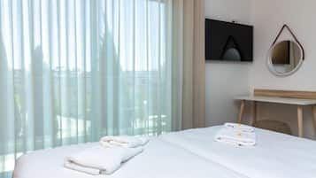 5 quartos, ferros/tábuas de passar roupa, acesso à internet