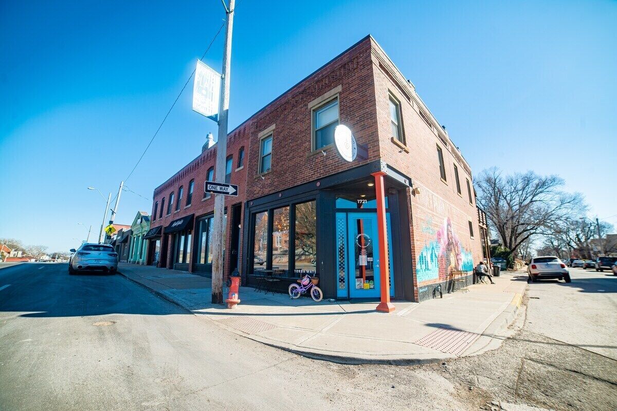 City Center Loft Above Coffee Shop w/ Parking