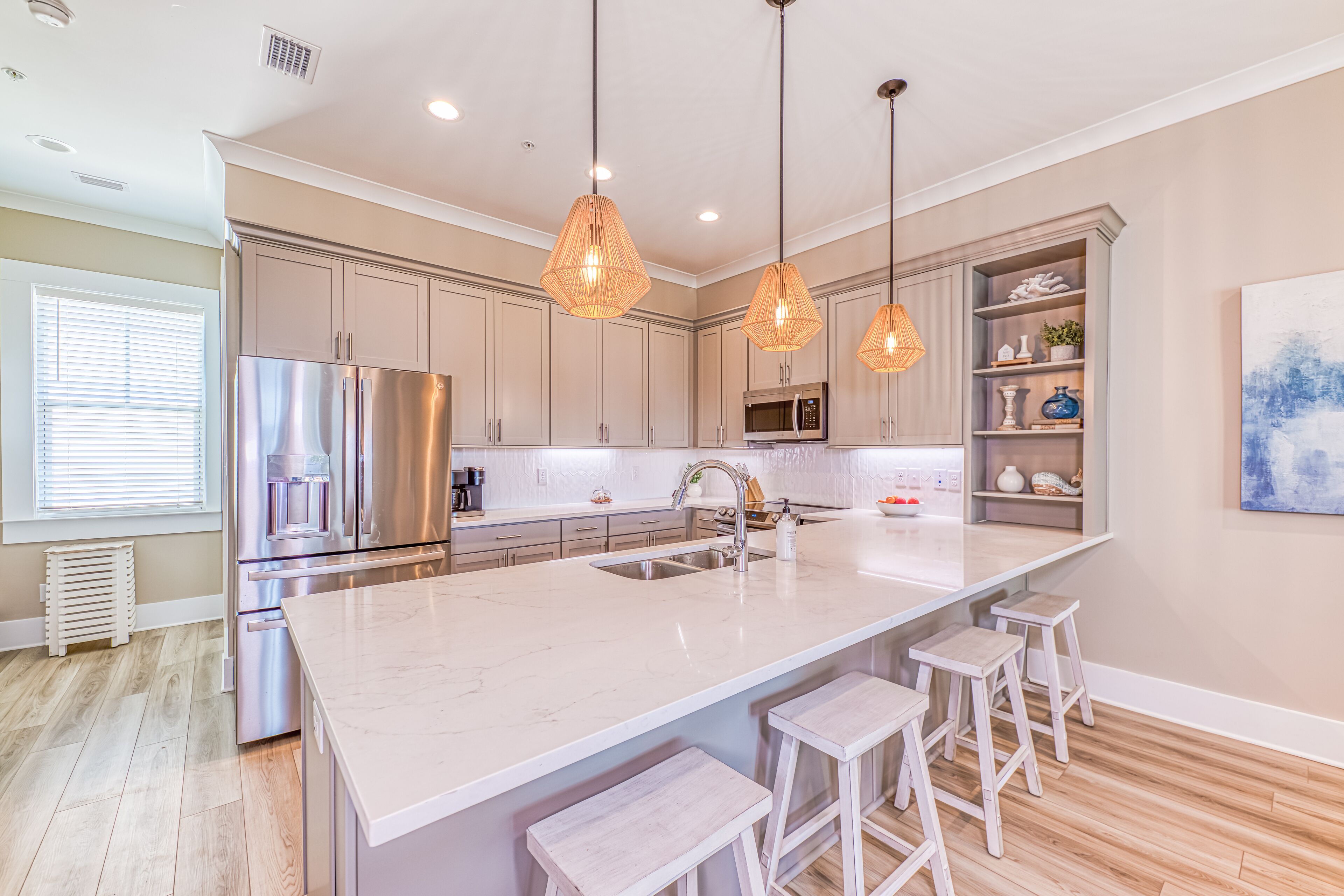 Refrigerador, microondas, horno y parrilla de estufa 