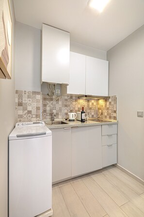 Fridge, microwave, coffee/tea maker, electric kettle