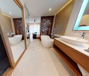 Dusche, Whirlpool, Haartrockner, Handtücher