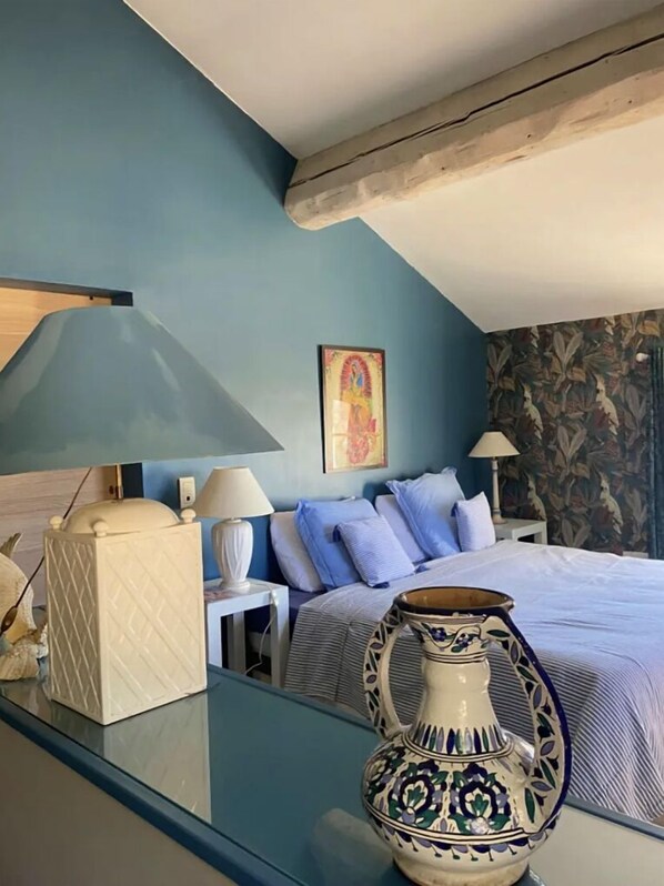 5 bedrooms, iron/ironing board, travel cot, WiFi