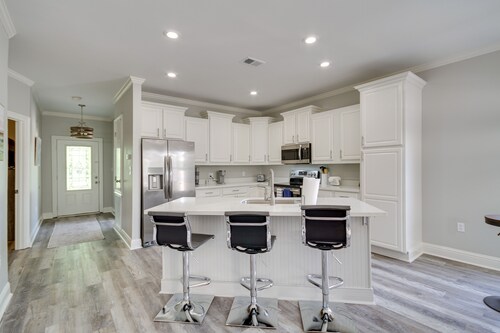 Pet-Friendly Vacation Rental in Biloxi Near Beach!