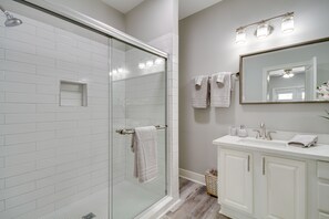 Hair dryer, towels - Pet-Friendly Vacation Rental in Biloxi Near Beach! (Biloxi)