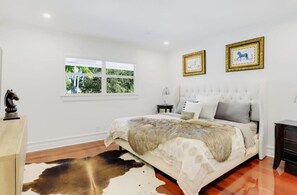 5 bedrooms, in-room safe, iron/ironing board, free WiFi - Luxury and Elegance Private Pool and Spa1 mile from Beach (Boca Raton)