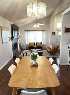 Dining - Cozy Desert Home @ The Sun City (El Paso)