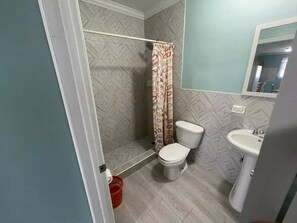 Dusche, Handtücher, Seife, Toilettenpapier