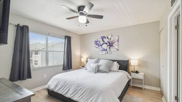 2 chambres, bureau, fer et planche à repasser, lit parapluie