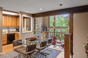 Kondominium | Ruang makan