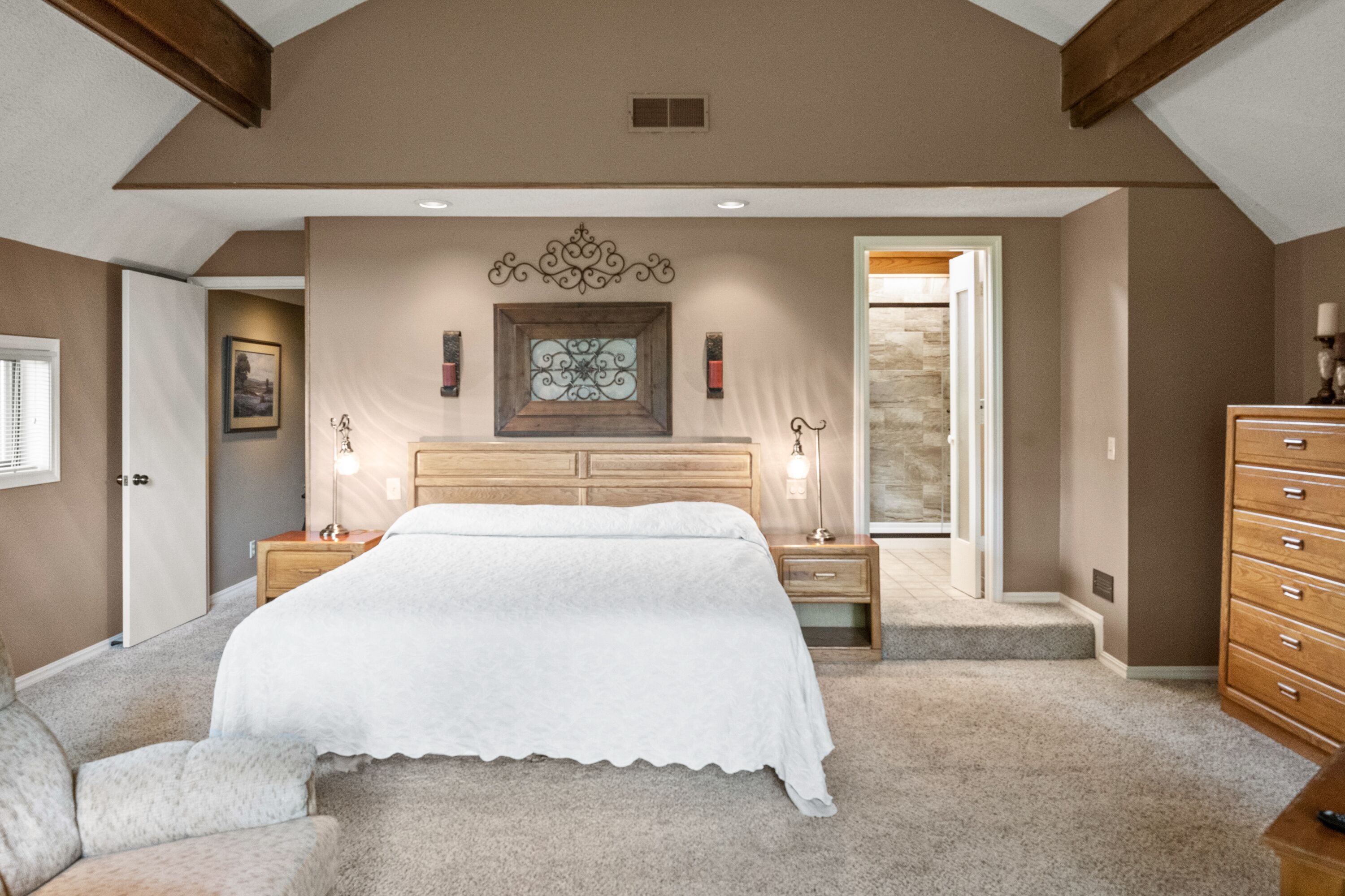 بديكورات فريدة لكل غرفة وطراز فريد لكل وحدة ومساحة عمل للكمبيوتر المحمول