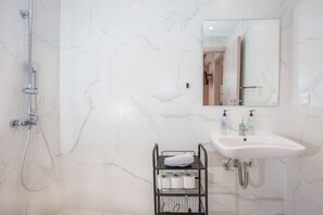 Apartment | Bathroom