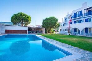 Exterior - Saltriver rooms (Karystos)