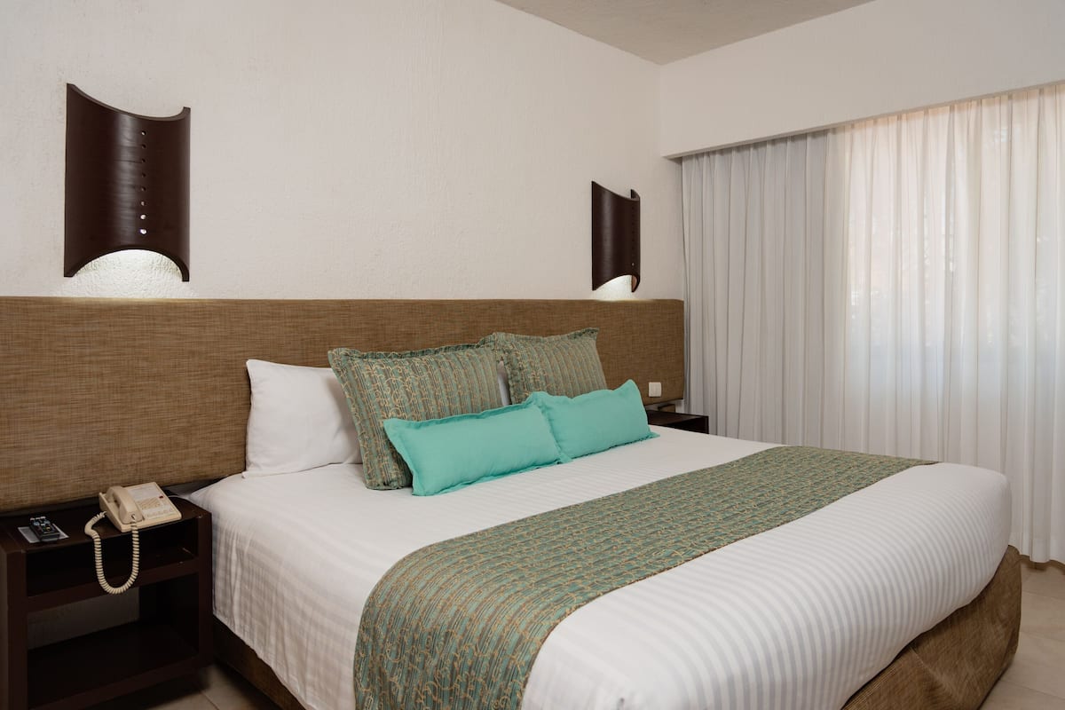 Suite junior | 1 dormitorio, caja fuerte, tabla de planchar con plancha y ropa de cama