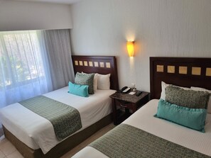 Superior Suite | 1 bedroom, minibar, in-room safe, laptop workspace - Laguna Suites (Cancun)