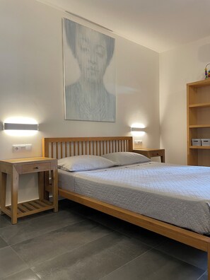 1 bedroom, desk, iron/ironing board, travel crib - Apartment Z&a, Close to the Strip and Beach, With Airco (Albufeira)