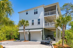 Exterior - Red Sunsets Ocean Breezes Luxury Furnishings (Folly Beach)