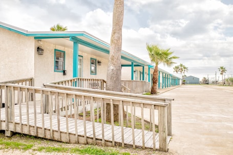 Exterior. Captain Quarters Motel