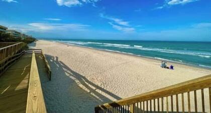 Seaglass~ Walk to the Beach, Pool, BBQ, Gym, Games