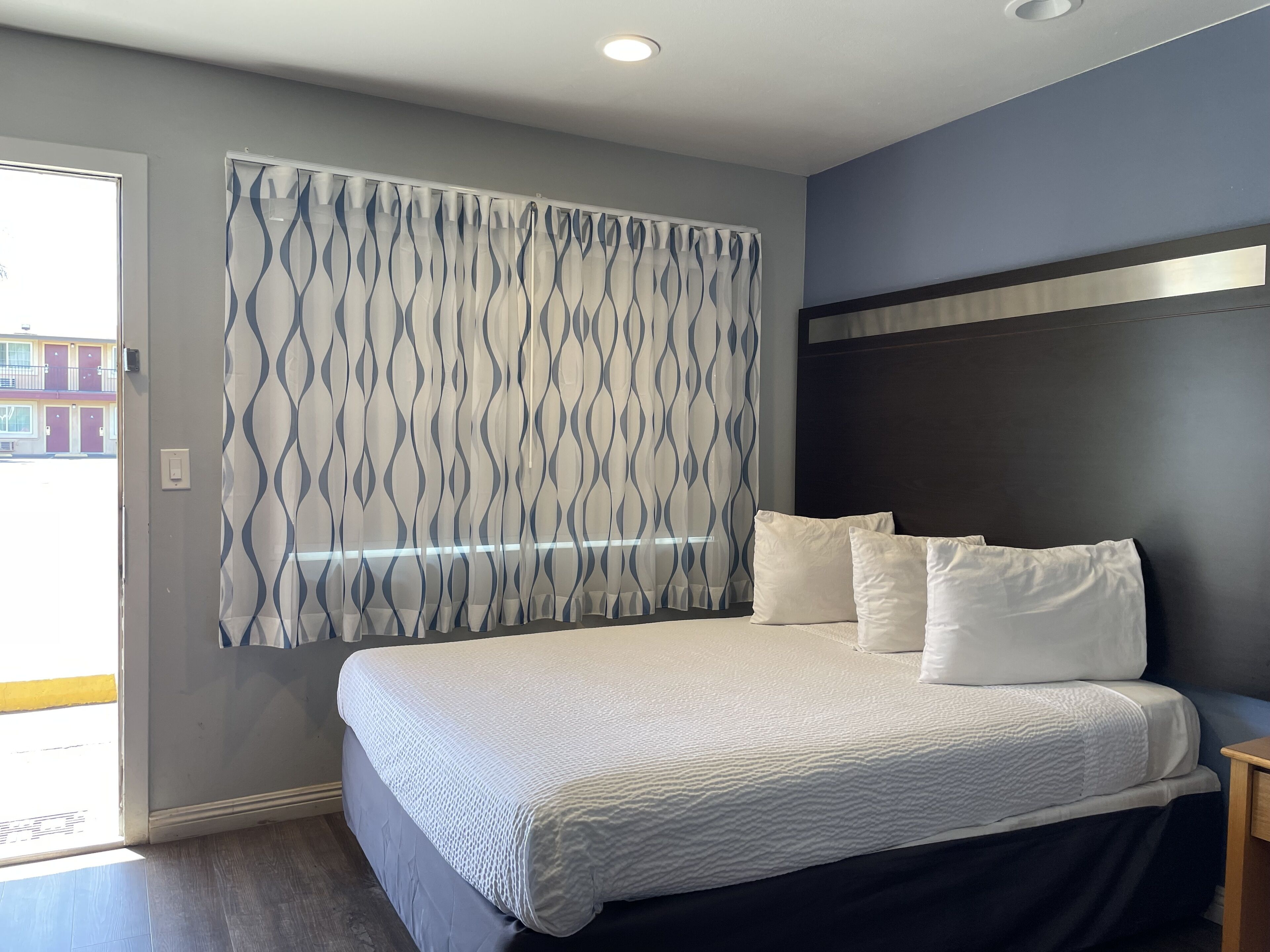 Langsir/tirai gelap terus, seterika/papan seterika, Wi-fi percuma 