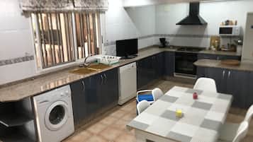 Refrigerador, microondas, horno, lavavajillas