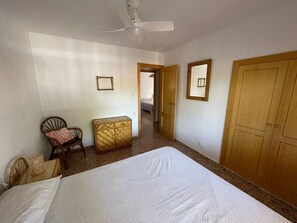 4 bedrooms, iron/ironing board, travel cot, free WiFi