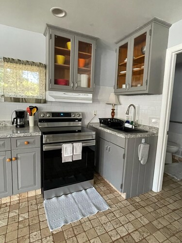 Cute Cottage - Center of the Door Peninsula - Pet Friendly!